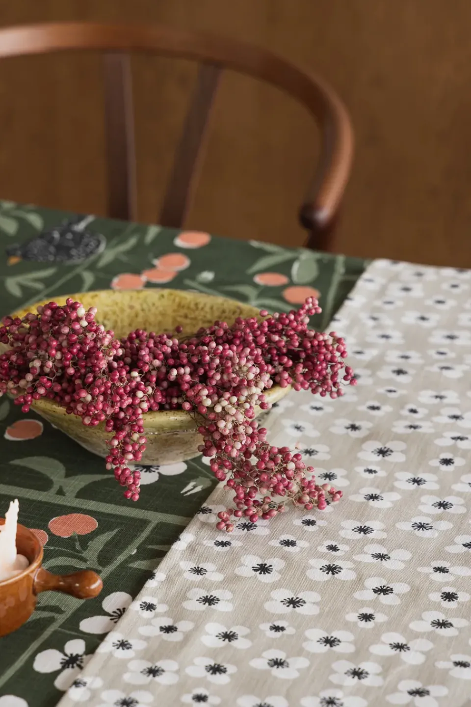 Almedahls Cherry Garden tablecloth, Dark , 145x250 cm Green Clearance