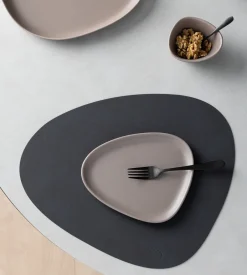 LIND DNA Curve Stoneware small plate 19x22 cm, Warm Grey GreyBeige New