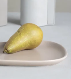 LIND DNA Curve Stoneware small plate 19x22 cm, Sand Beige