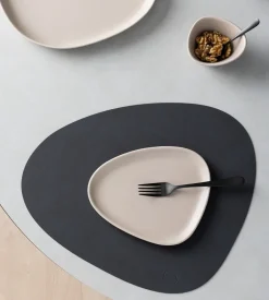 LIND DNA Curve Stoneware small plate 19x22 cm, Sand Beige
