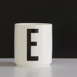 Design Letters cup, E BlackWhite