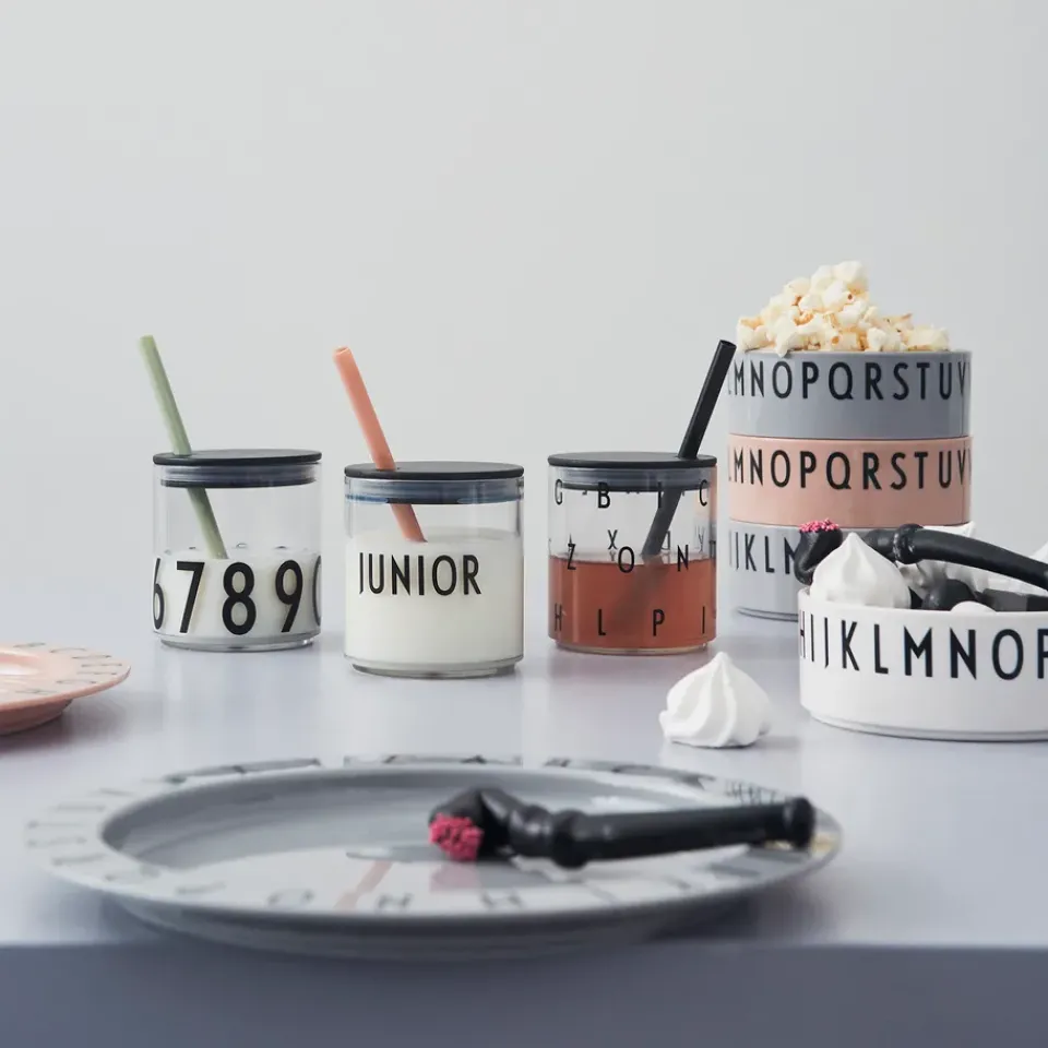 Design Letters straw with lid, Black Outlet