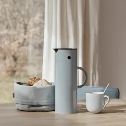 Stelton EM77 vacuum jug 1 l, Cloud Blue