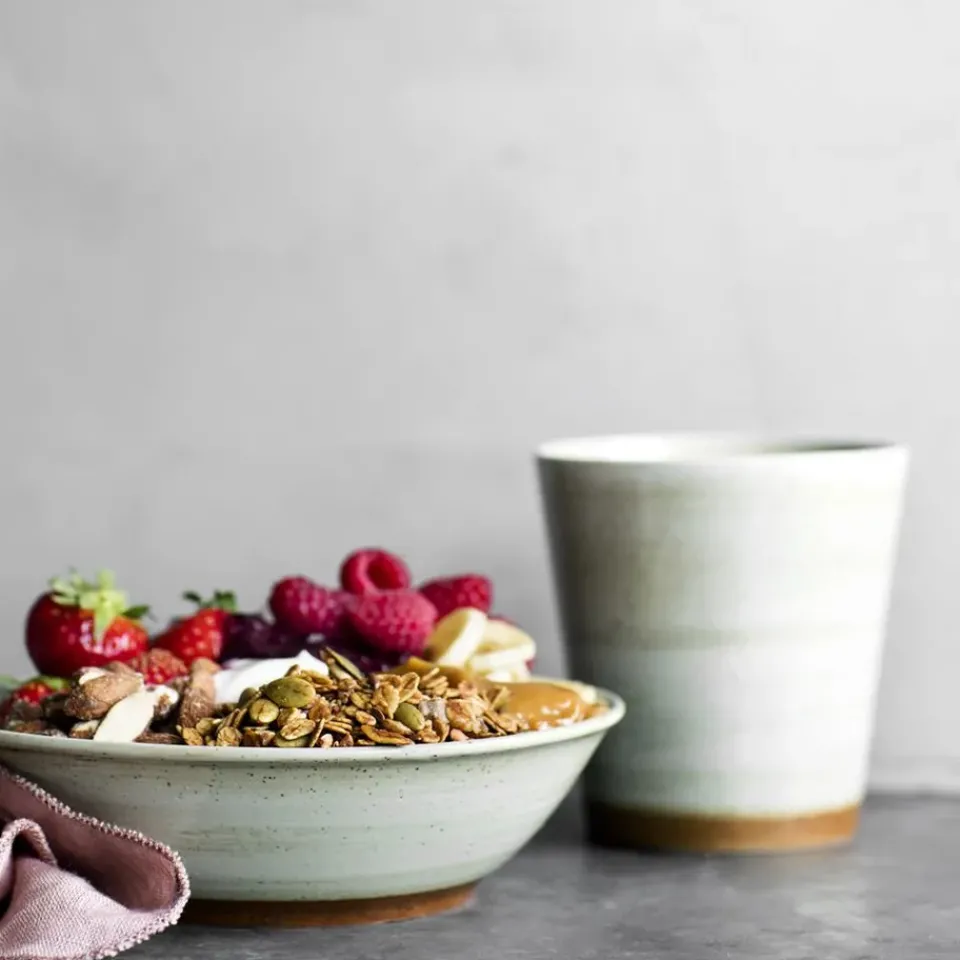 Broste Copenhagen Grød deep plate, Ø 17 cm White Hot
