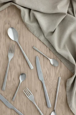 Broste Copenhagen Hune cutlery 16 pcs, Brushed satin Silver-coloured Best