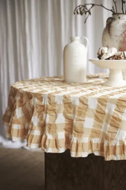 Boel & Jan Kullavik tablecloth Ø170 cm, Yellow-white YellowWhite