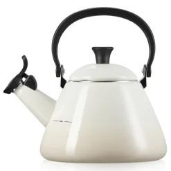 Le Creuset Kone kettle with whistle, Meringue Beige Hot