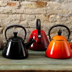 Le Creuset Kone kettle with whistle, Black Online