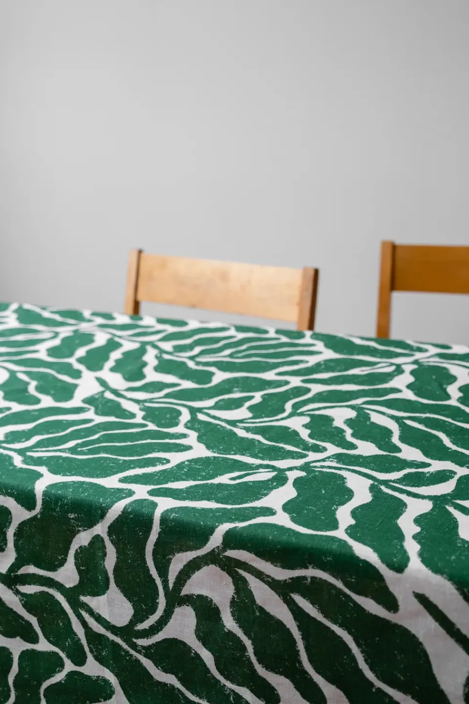 Fine Little Day Leaves tablecloth 149x250 cm, Green GreenWhite Hot