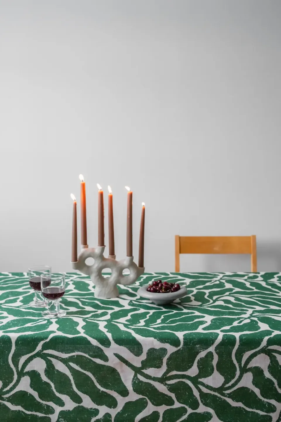Fine Little Day Leaves tablecloth 149x250 cm, Green GreenWhite Hot