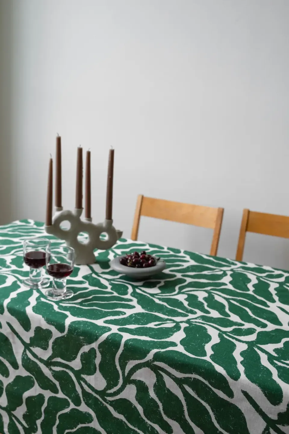 Fine Little Day Leaves tablecloth 149x250 cm, Green GreenWhite Hot