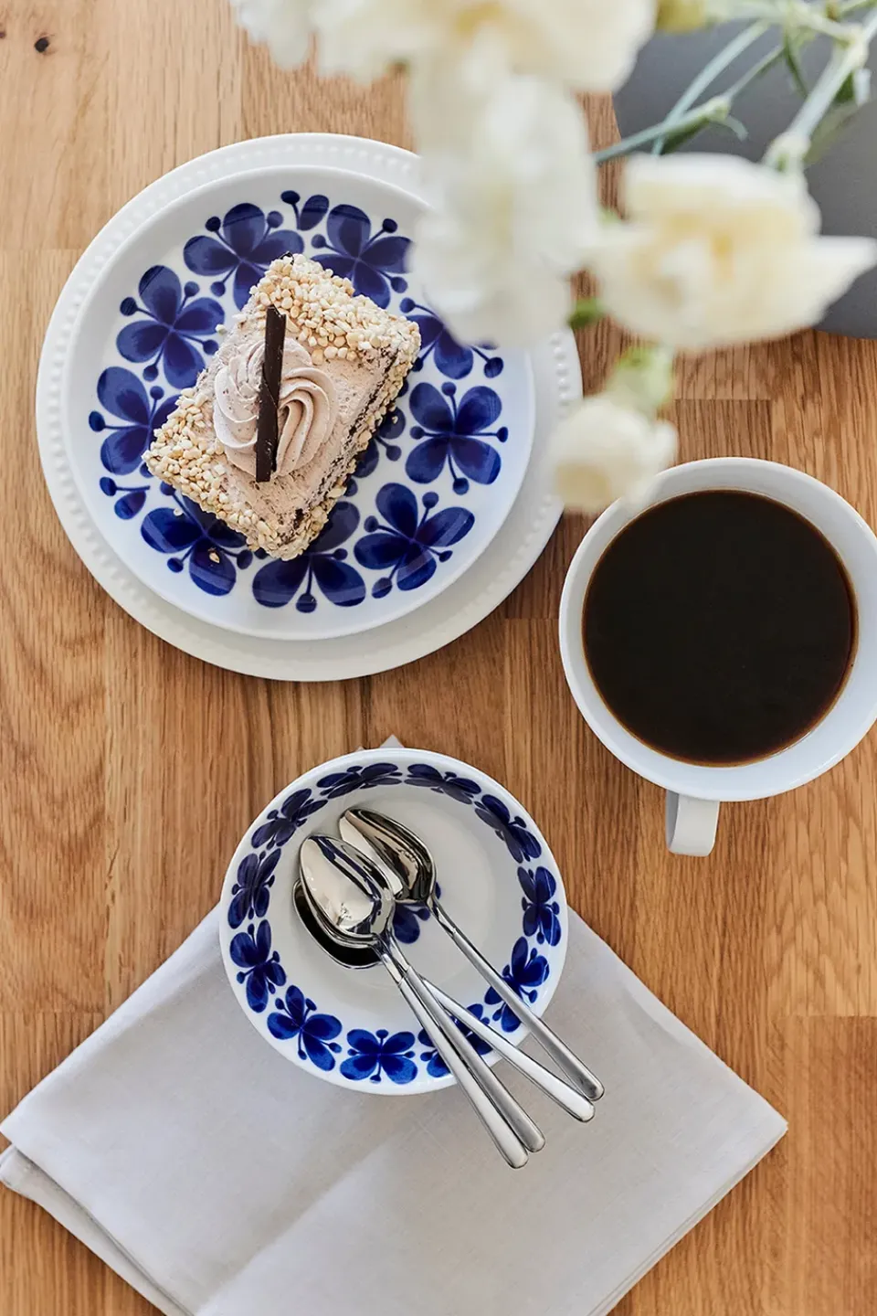 Rörstrand Mon Amie tea cup, white- Blue Clearance