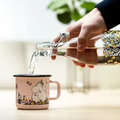 Muurla Moomin enamel mug hugs 37 cl, Rosa Pink