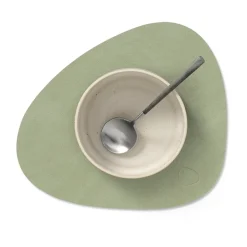 LIND DNA Nupo placemat curve S, Olive Green Hot
