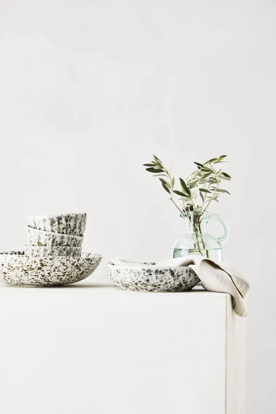 Tell Me More Rivoli serving bowl Ø22.5 cm, Green splatter WhiteGreen Clearance