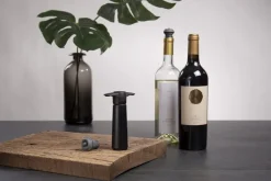 Vacuvin Wine stopper & vacuum pump, Black Outlet